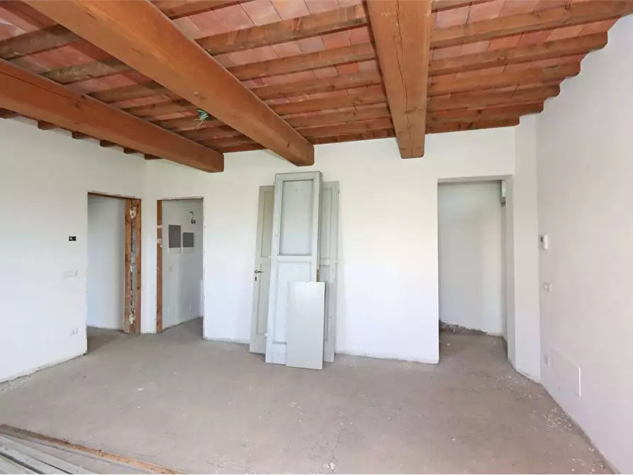 Immagine 18 di Rustico / casale in vendita  a Prato