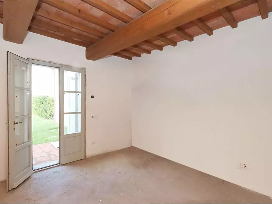 Immagine 19 di Rustico / casale in vendita  a Prato