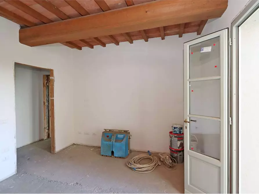 Immagine 21 di Rustico / casale in vendita  a Prato