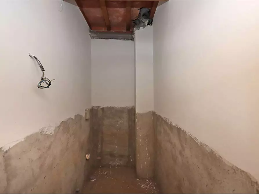 Immagine 23 di Rustico / casale in vendita  a Prato