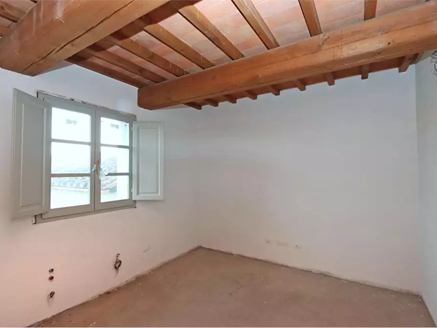 Immagine 24 di Rustico / casale in vendita  a Prato