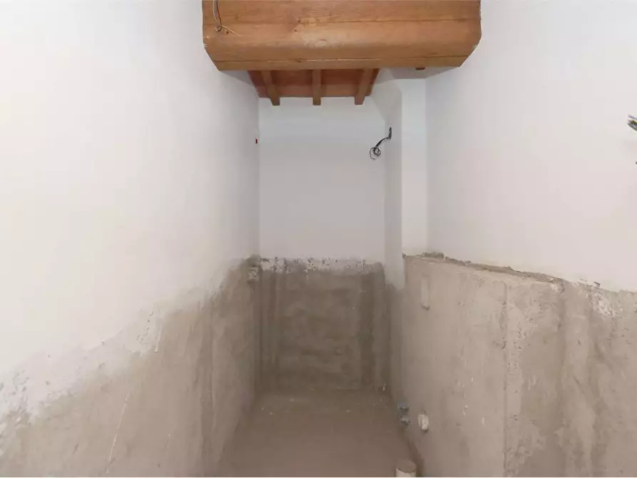 Immagine 26 di Rustico / casale in vendita  a Prato