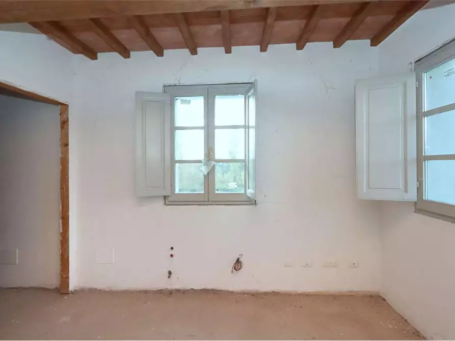 Immagine 28 di Rustico / casale in vendita  a Prato