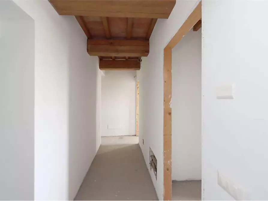 Immagine 29 di Rustico / casale in vendita  a Prato