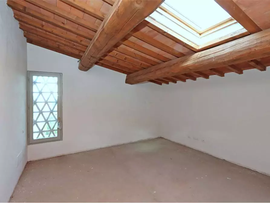 Immagine 33 di Rustico / casale in vendita  a Prato
