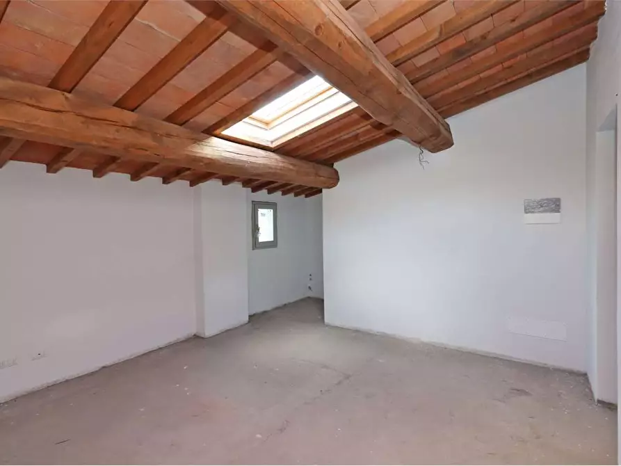 Immagine 34 di Rustico / casale in vendita  a Prato