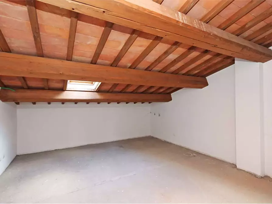 Immagine 35 di Rustico / casale in vendita  a Prato