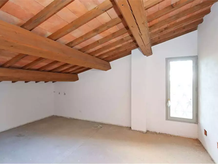 Immagine 36 di Rustico / casale in vendita  a Prato