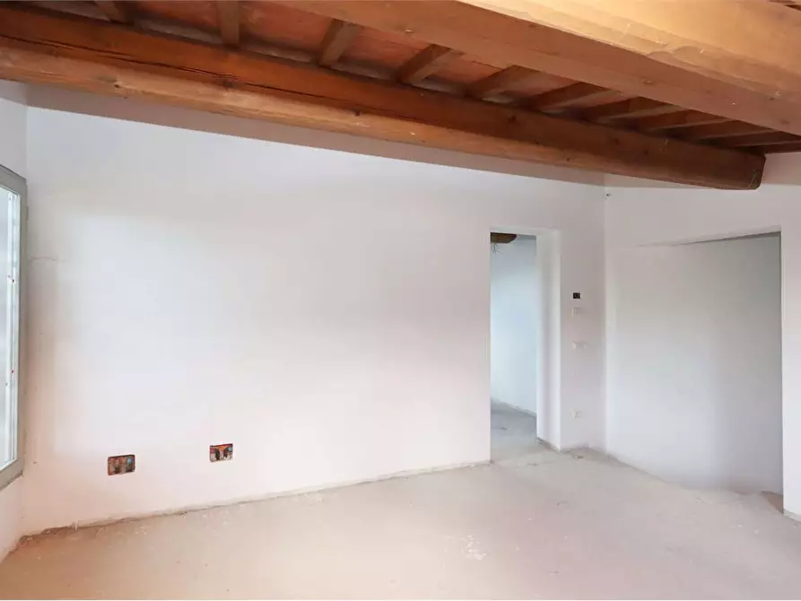 Immagine 37 di Rustico / casale in vendita  a Prato