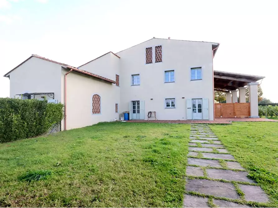 Immagine 38 di Rustico / casale in vendita  a Prato