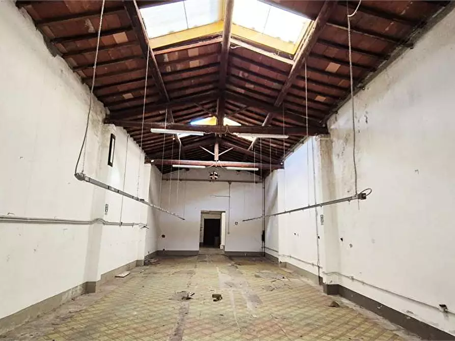 Immagine 1 di Magazzino in affitto  a Prato