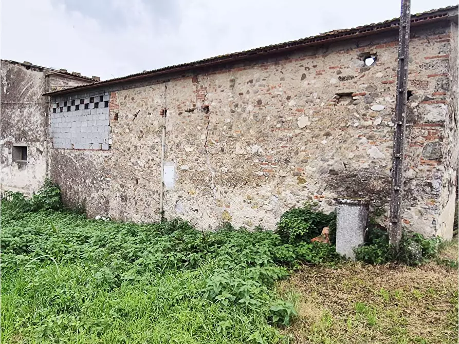 Immagine 2 di Rustico / casale in vendita  a Prato