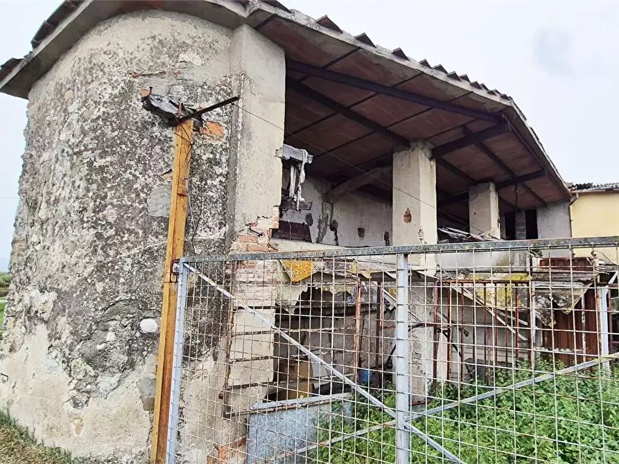 Immagine 1 di Rustico / casale in vendita  a Prato