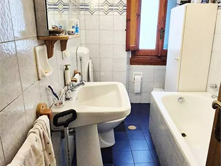 Immagine 11 di Appartamento in vendita  a Prato