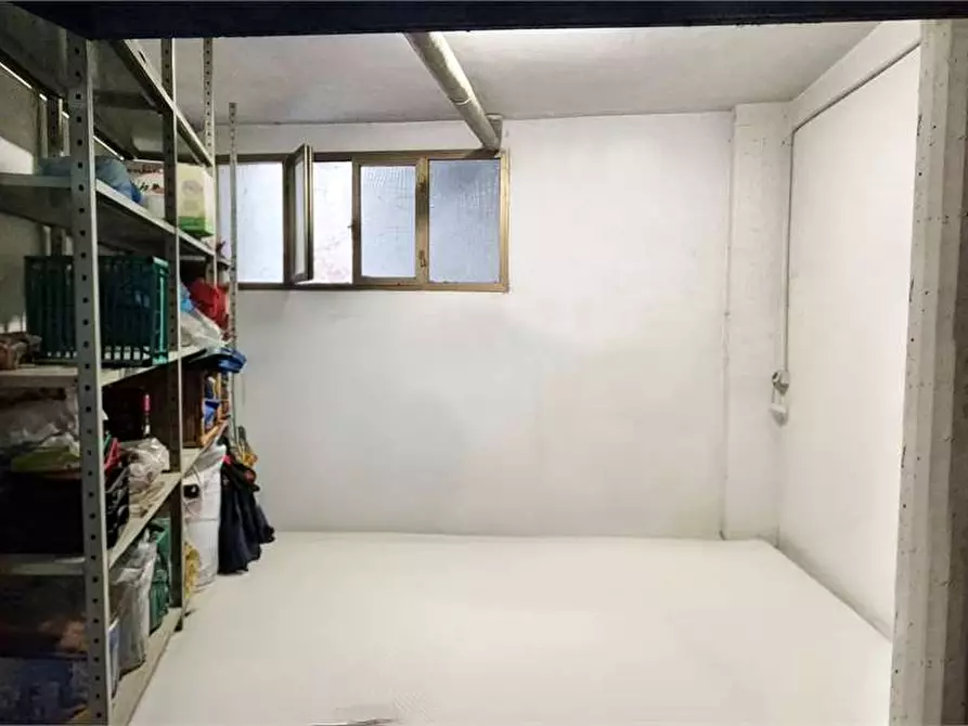 Immagine 2 di Garage in vendita  a Prato