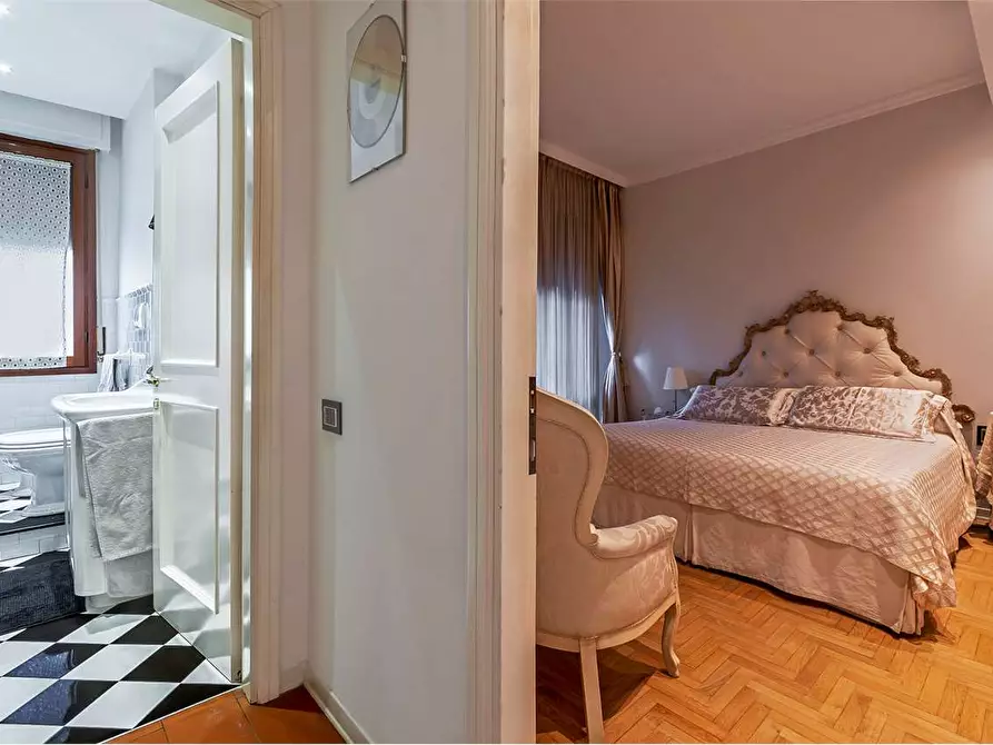 Immagine 5 di Appartamento in vendita  a Prato