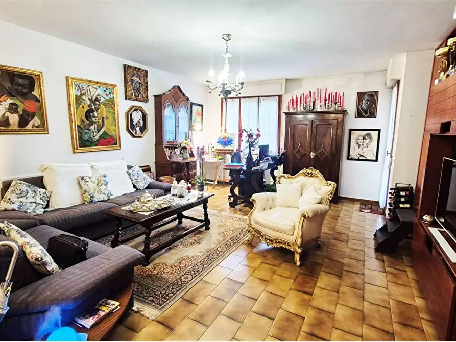 Immagine 12 di Quadrilocale in vendita  a Prato