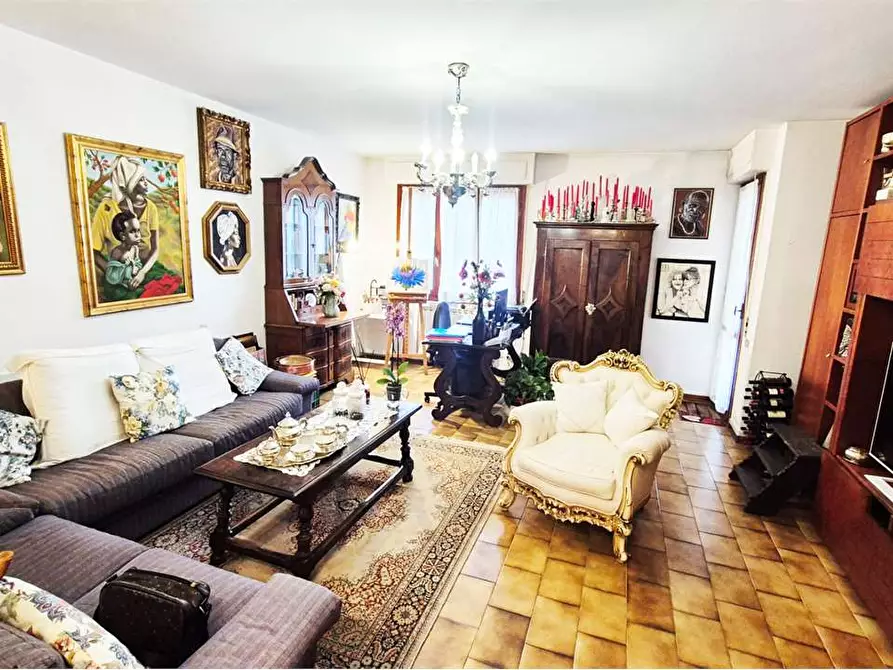 Immagine 2 di Quadrilocale in vendita  a Prato