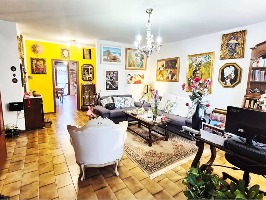 Immagine 1 di Quadrilocale in vendita  a Prato