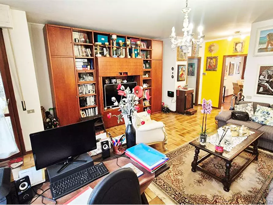 Immagine 13 di Quadrilocale in vendita  a Prato