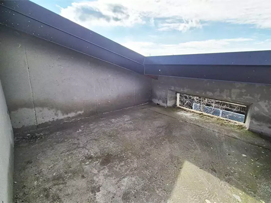 Immagine 1 di Trilocale in vendita  a Prato