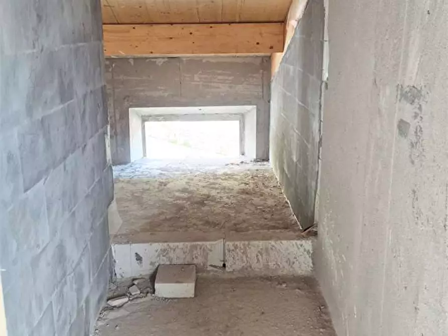 Immagine 10 di Trilocale in vendita  a Prato