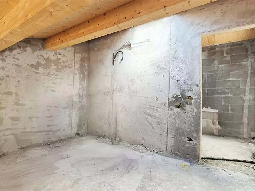 Immagine 2 di Trilocale in vendita  a Prato