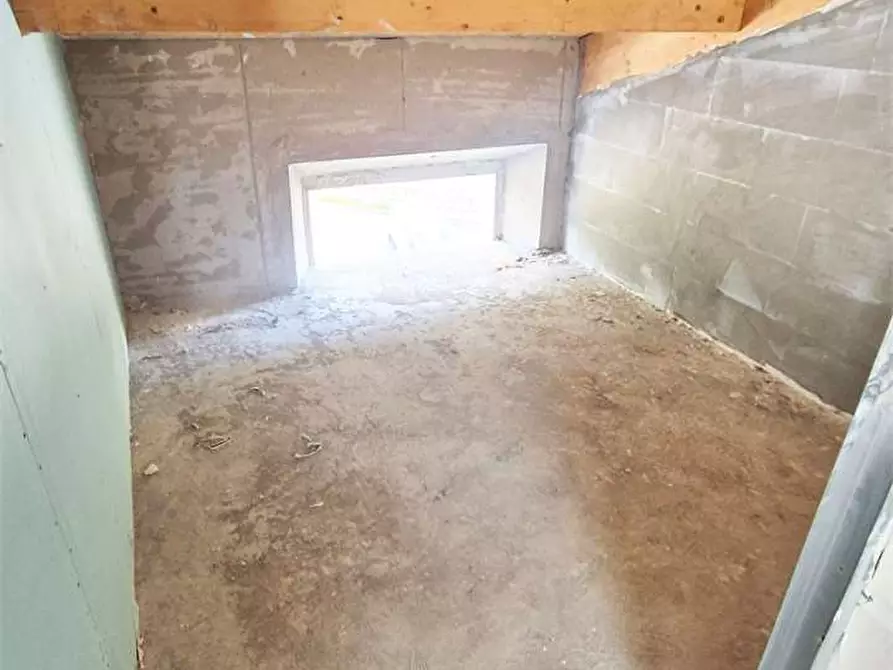 Immagine 11 di Trilocale in vendita  a Prato