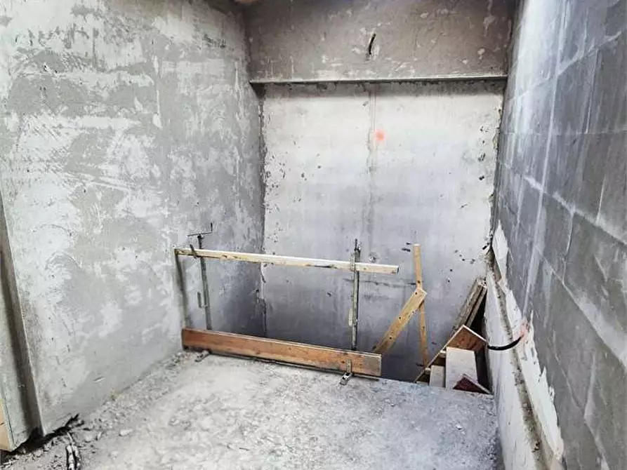 Immagine 12 di Trilocale in vendita  a Prato