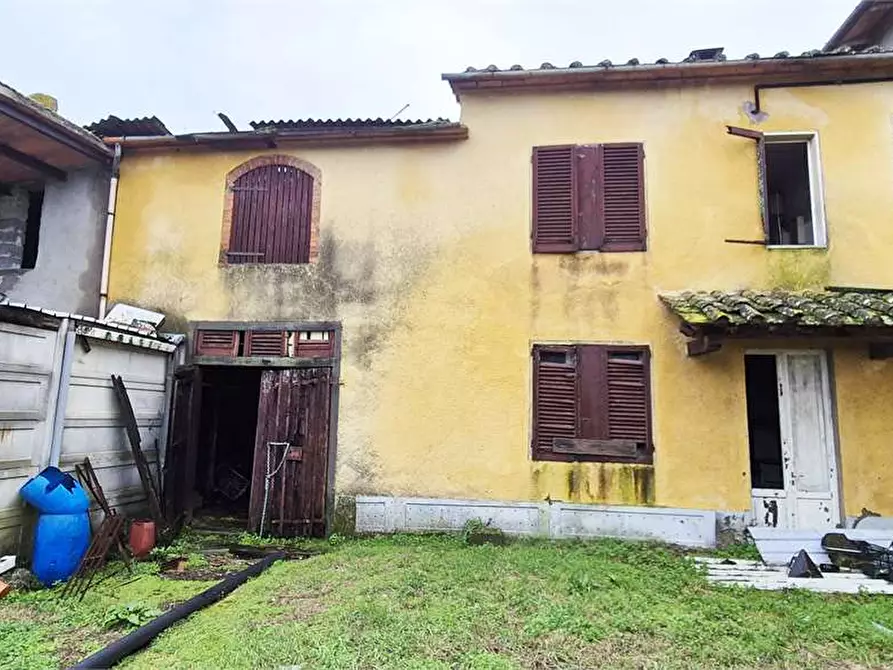 Immagine 1 di Rustico / casale in vendita  a Prato