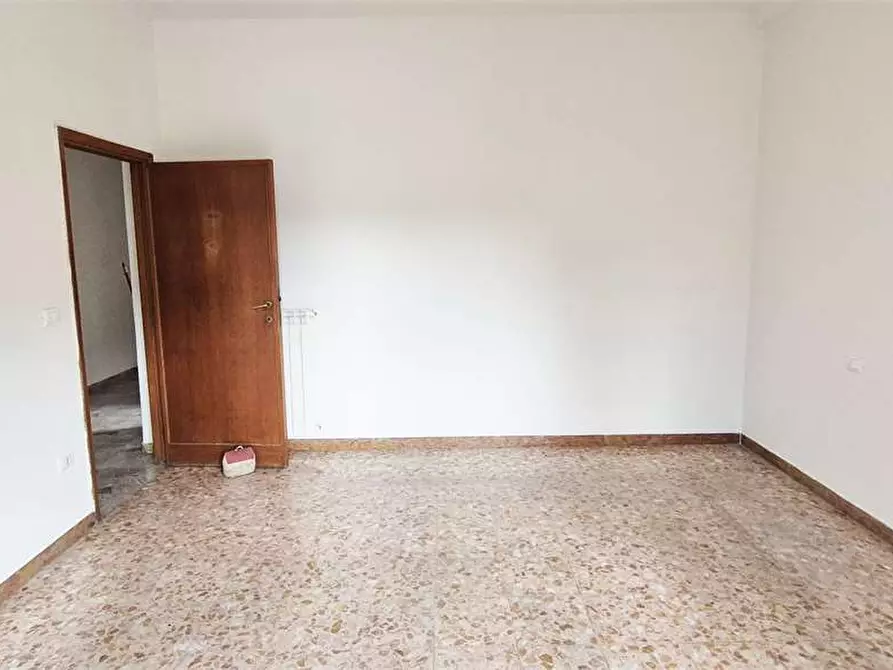 Immagine 25 di Quadrilocale in vendita  a Prato