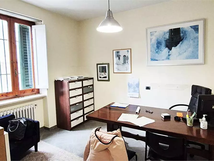 Immagine 4 di Ufficio in vendita  a Prato