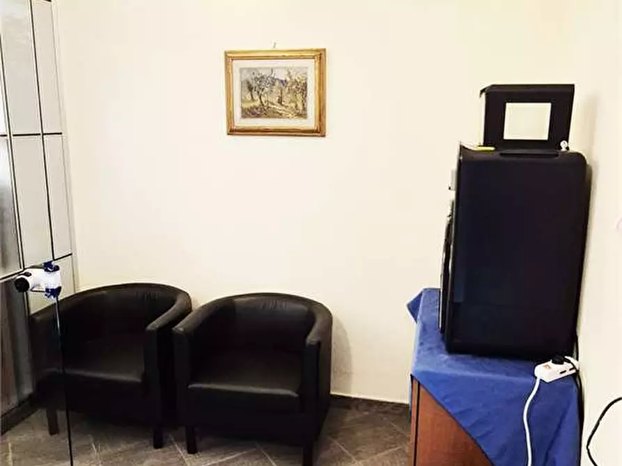 Immagine 15 di Ufficio in vendita  a Prato