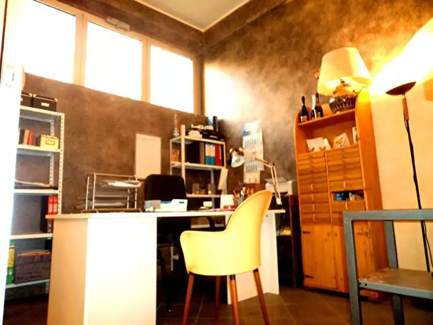 Immagine 6 di Ufficio in vendita  a Prato