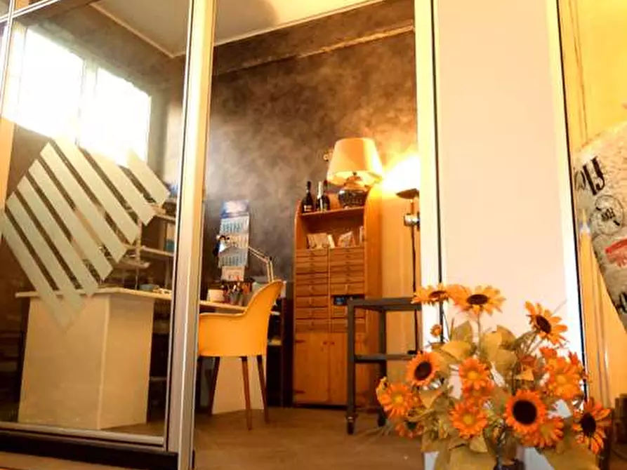 Immagine 7 di Ufficio in vendita  a Prato