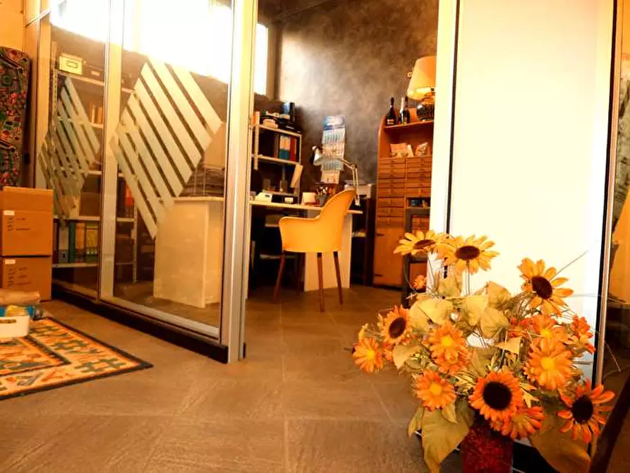 Immagine 3 di Ufficio in vendita  a Prato