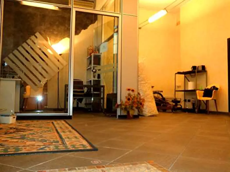 Immagine 18 di Ufficio in vendita  a Prato