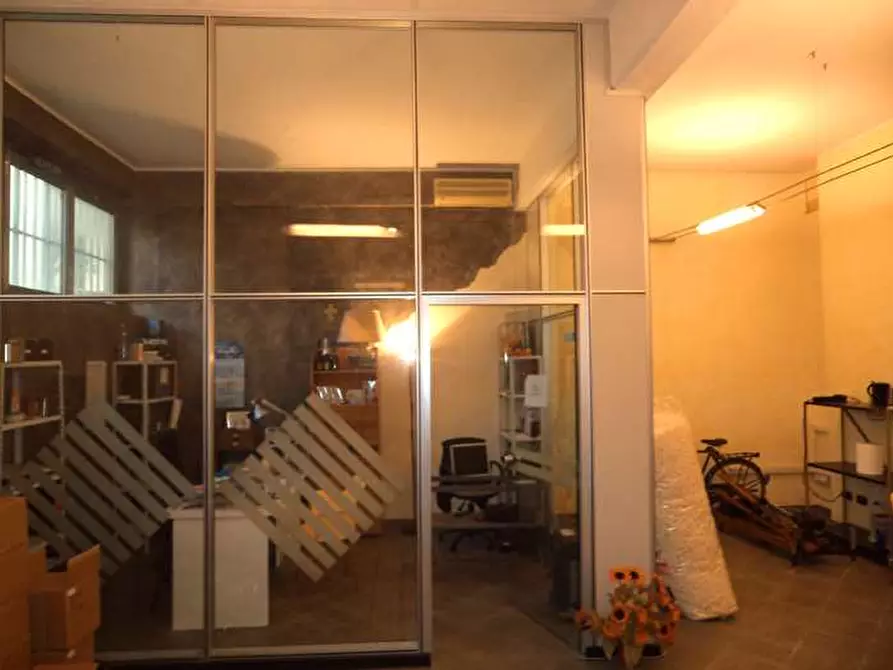 Immagine 9 di Ufficio in vendita  a Prato