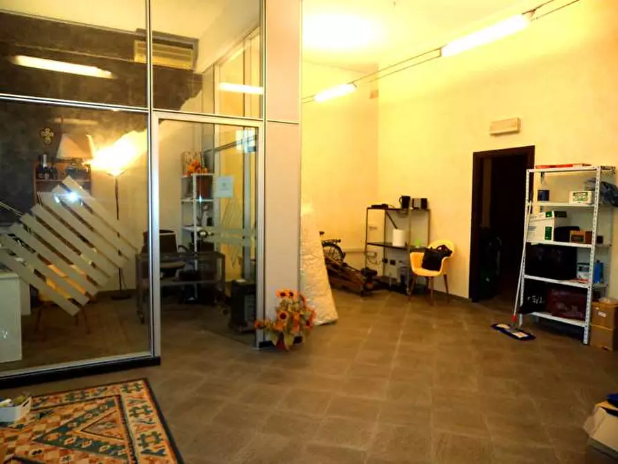 Immagine 10 di Ufficio in vendita  a Prato