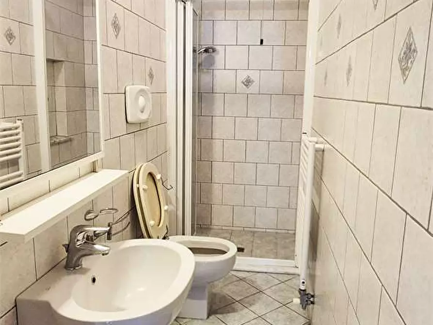 Immagine 36 di Quadrilocale in vendita  a Prato