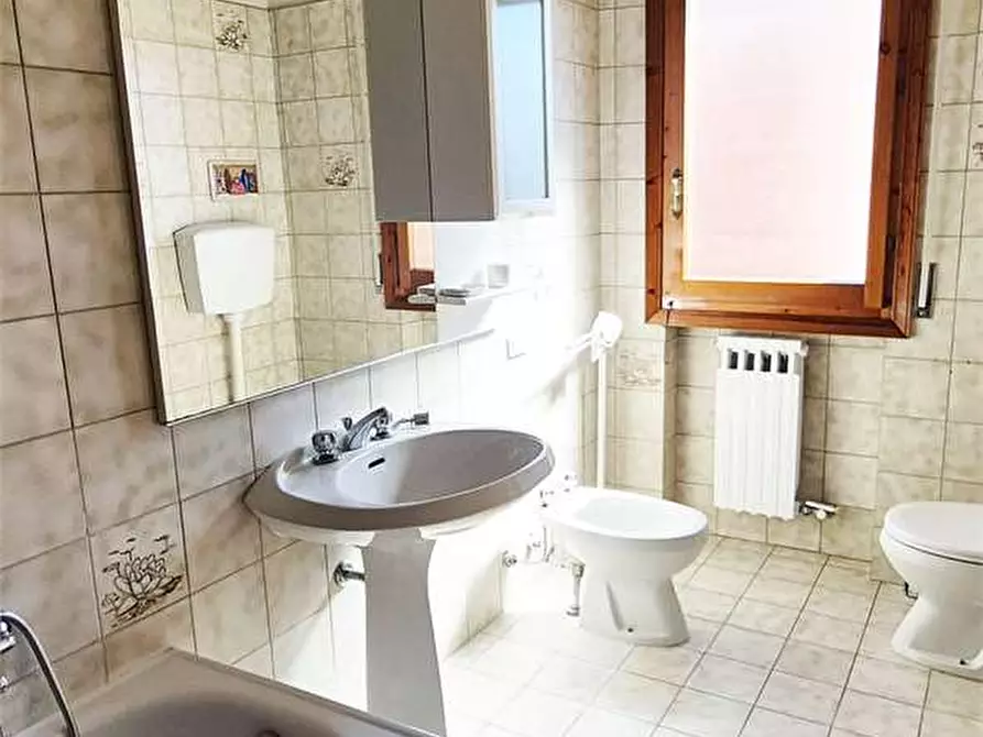 Immagine 38 di Quadrilocale in vendita  a Prato