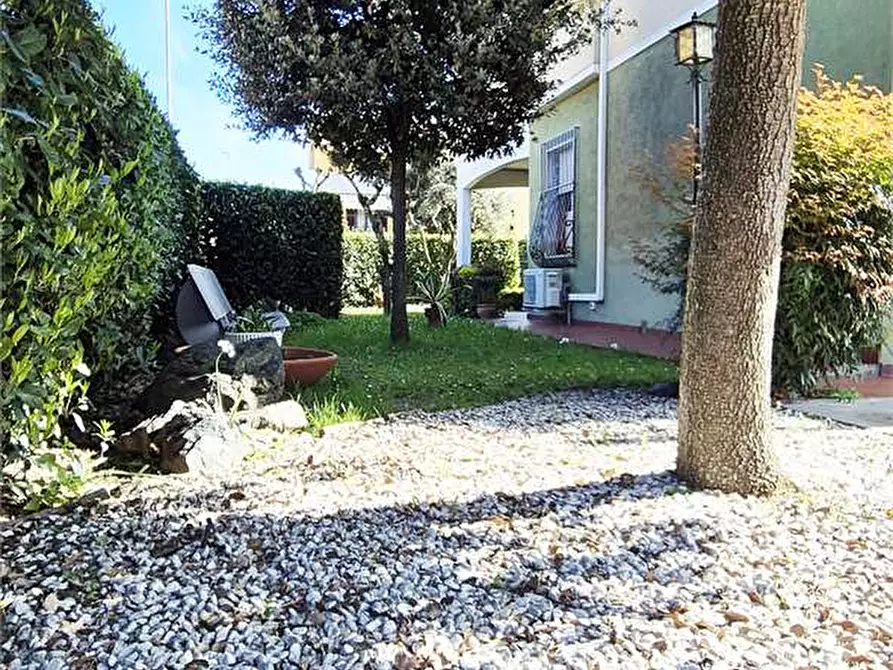 Immagine 31 di Villetta a schiera in vendita  a Prato