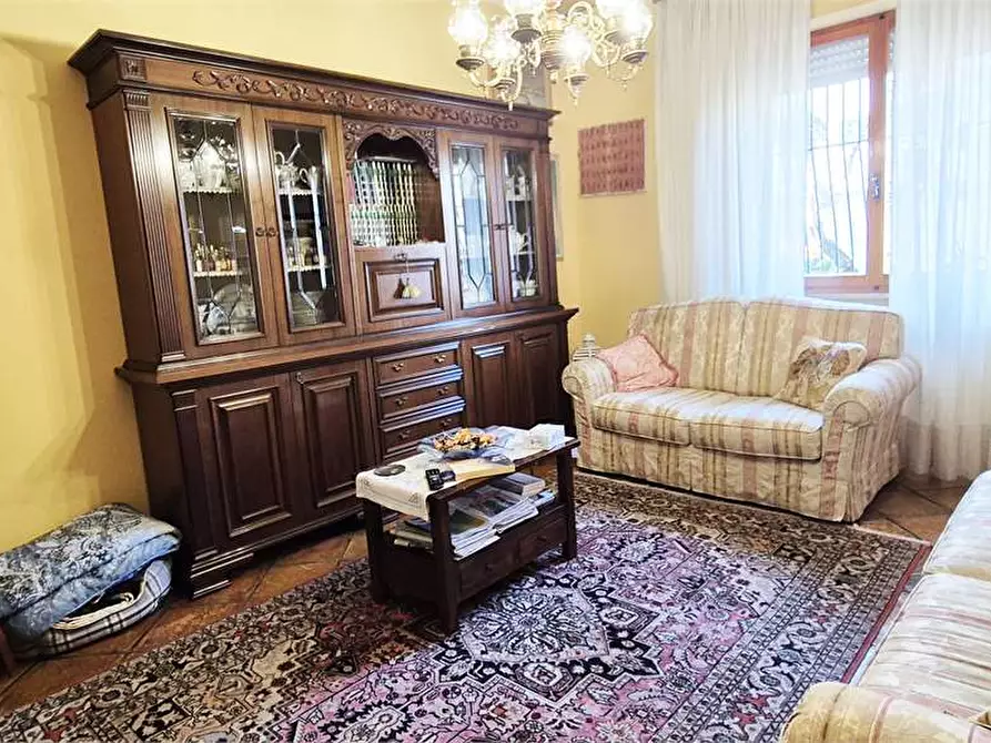 Immagine 2 di Villetta a schiera in vendita  a Prato