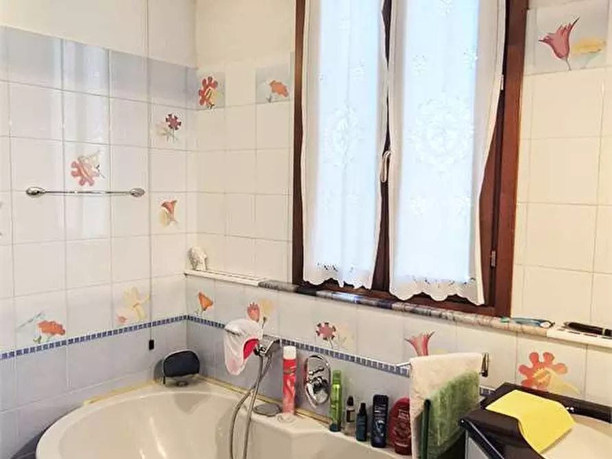 Immagine 22 di Villetta a schiera in vendita  a Prato