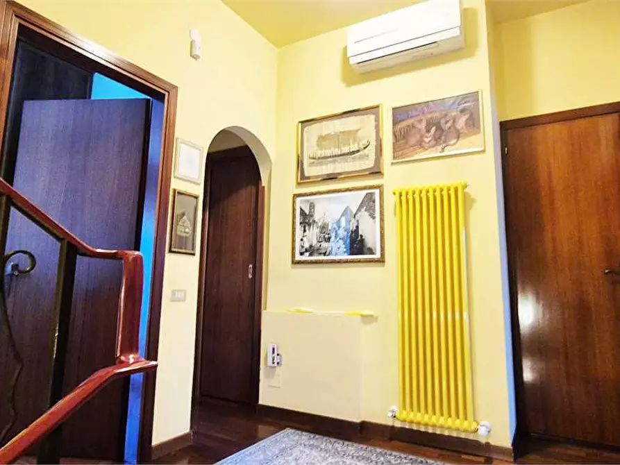 Immagine 27 di Villetta a schiera in vendita  a Prato