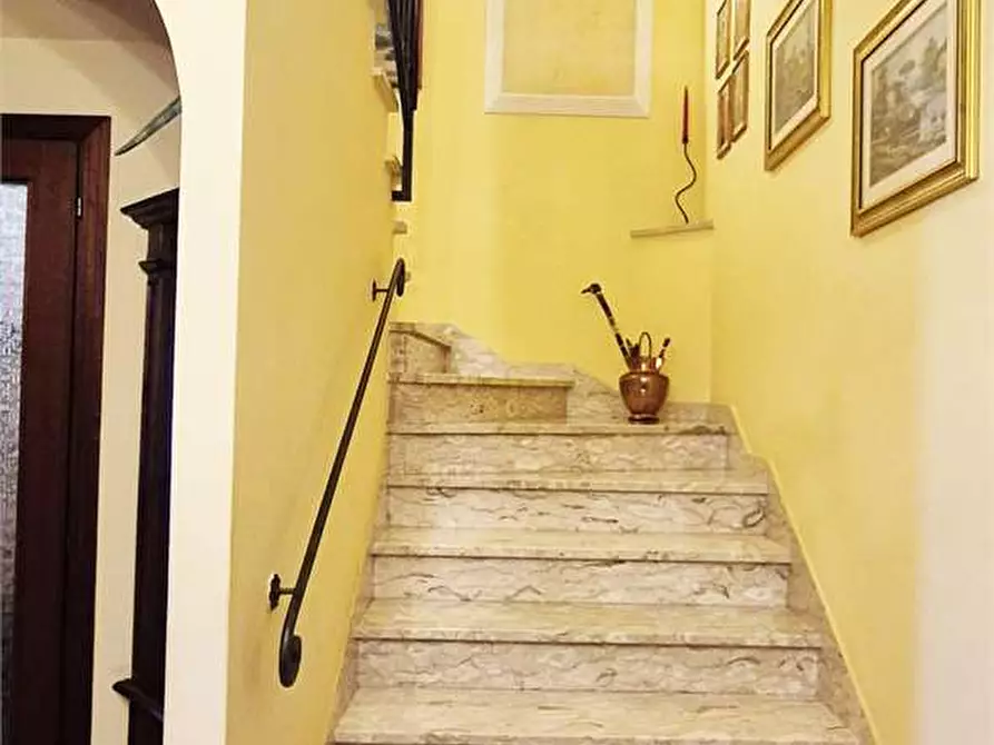 Immagine 14 di Villetta a schiera in vendita  a Prato