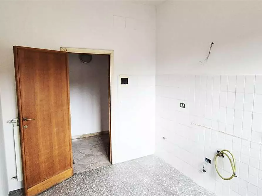 Immagine 8 di Quadrilocale in vendita  a Prato