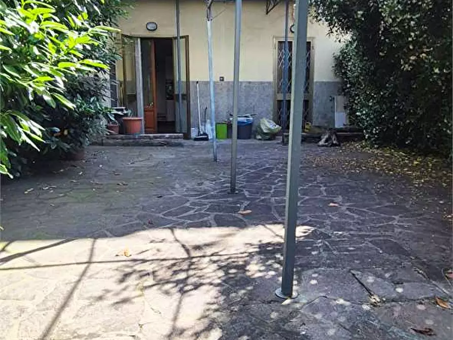 Immagine 19 di Casa indipendente in vendita  a Prato