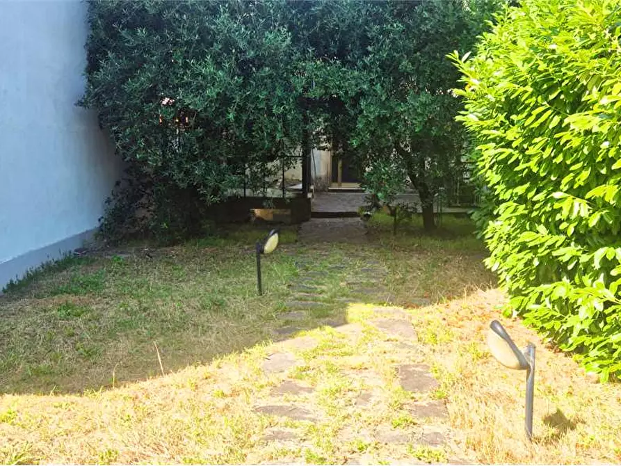 Immagine 18 di Casa indipendente in vendita  a Prato