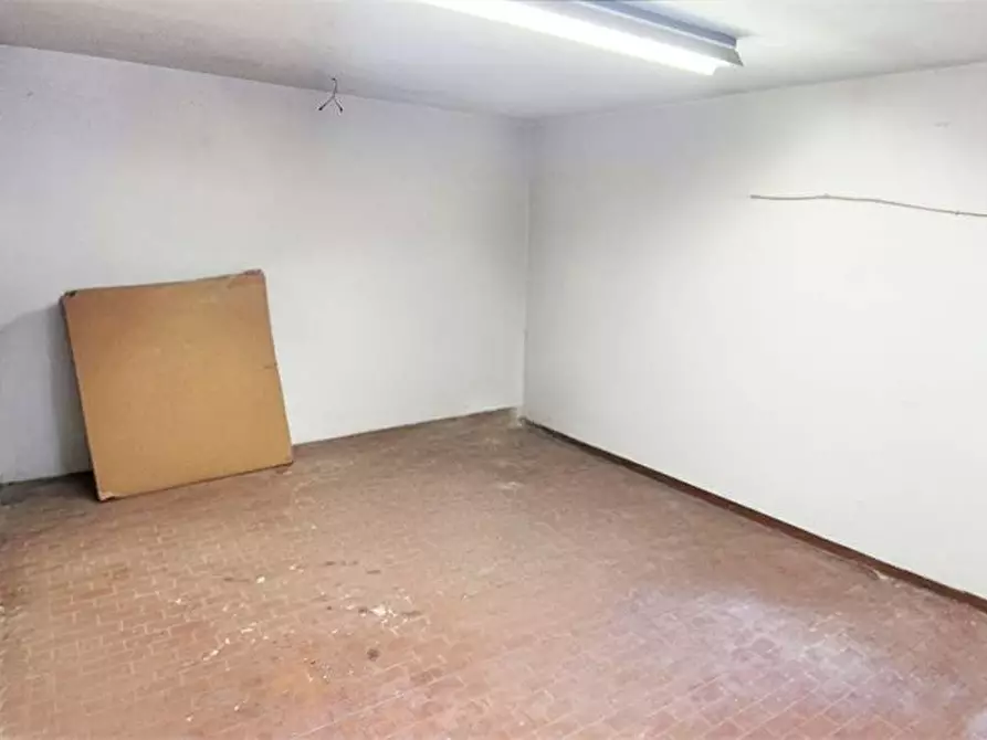 Immagine 25 di Casa indipendente in vendita  a Prato